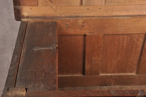 17TH CENTURY ARCADED OAK COFFER - ADDITIONAL PHOTO 9