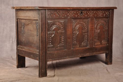 17TH CENTURY ARCADED OAK COFFER - ADDITIONAL PHOTO 11