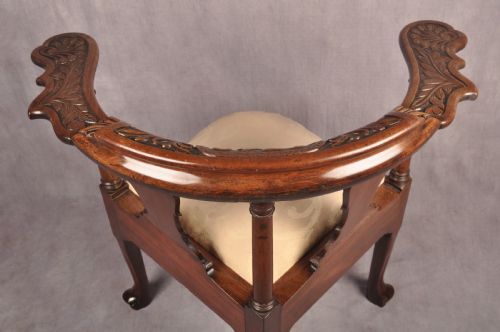 A RARE DATED 18TH CENTURY IRISH MAHOGANY DESK CHAIR - ADDITIONAL PHOTO 16