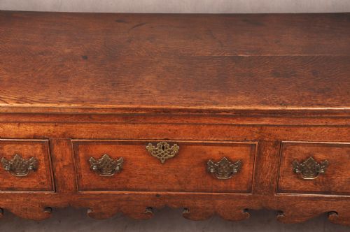 EARLY 18TH CENTURY OAK DRESSER BASE - ADDITIONAL PHOTO 6
