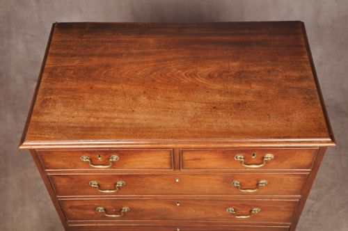 FINE 18TH CENTURY MAHOGANY CHEST OF DRAWERS - ADDITIONAL PHOTO 3