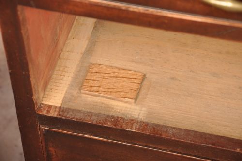 FINE 18TH CENTURY MAHOGANY CHEST OF DRAWERS - ADDITIONAL PHOTO 9