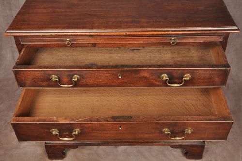FINE 18TH CENTURY MAHOGANY CHEST OF DRAWERS - ADDITIONAL PHOTO 10