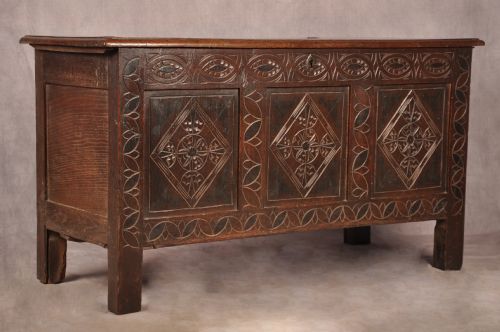 A RARE 17TH CENTURY EBONIZED DORSET COFFER - ADDITIONAL PHOTO 1