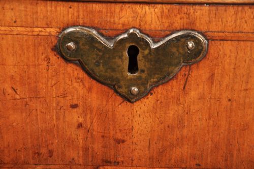SMALL EARLY 18TH CENTURY WALNUT CHEST OF DRAWERS - ADDITIONAL PHOTO 10