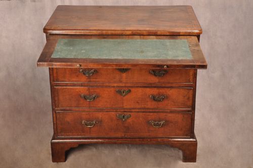 SMALL EARLY 18TH CENTURY WALNUT CHEST OF DRAWERS - ADDITIONAL PHOTO 11
