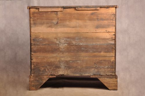 SMALL EARLY 18TH CENTURY WALNUT CHEST OF DRAWERS - ADDITIONAL PHOTO 21