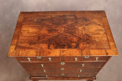 17TH WALNUT CENTURY CHEST OF DRAWERS - ADDITIONAL PHOTO 3
