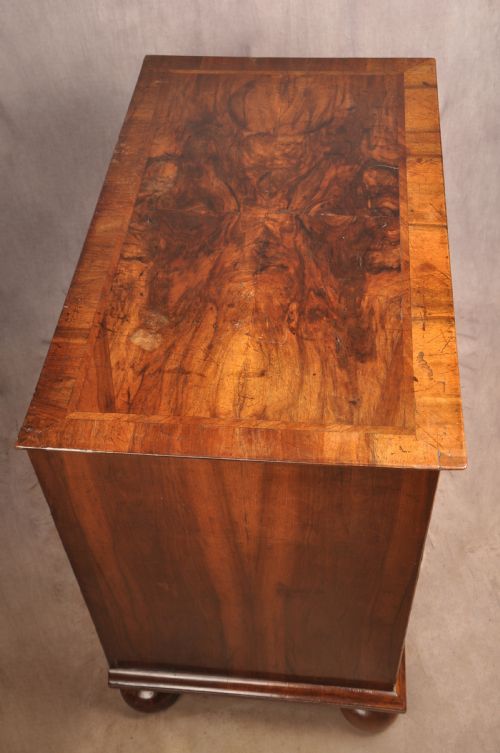 17TH WALNUT CENTURY CHEST OF DRAWERS - ADDITIONAL PHOTO 5