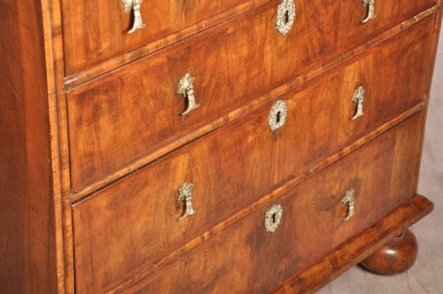 17TH WALNUT CENTURY CHEST OF DRAWERS - ADDITIONAL PHOTO 9