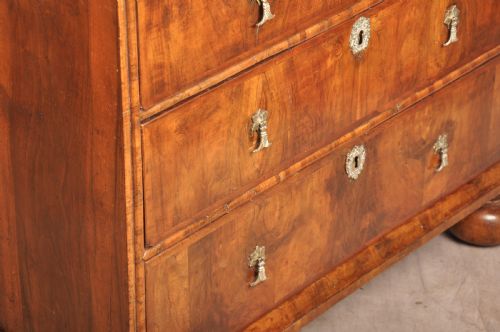 17TH WALNUT CENTURY CHEST OF DRAWERS - ADDITIONAL PHOTO 10