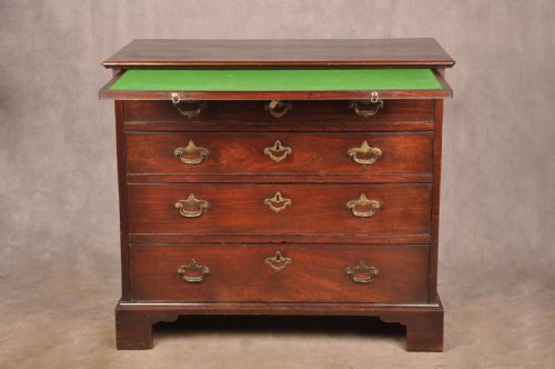 VERY FINE EARLY 18TH CENTURY MAHOGANY CHEST OF DRAWERS - ADDITIONAL PHOTO 4