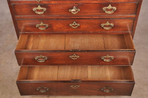 VERY FINE EARLY 18TH CENTURY MAHOGANY CHEST OF DRAWERS - ADDITIONAL PHOTO 5