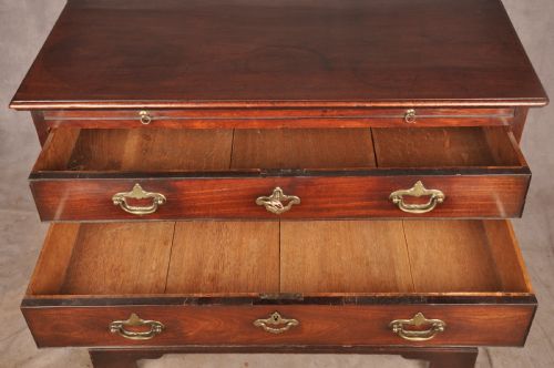 VERY FINE EARLY 18TH CENTURY MAHOGANY CHEST OF DRAWERS - ADDITIONAL PHOTO 6