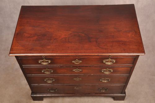 VERY FINE EARLY 18TH CENTURY MAHOGANY CHEST OF DRAWERS - ADDITIONAL PHOTO 10