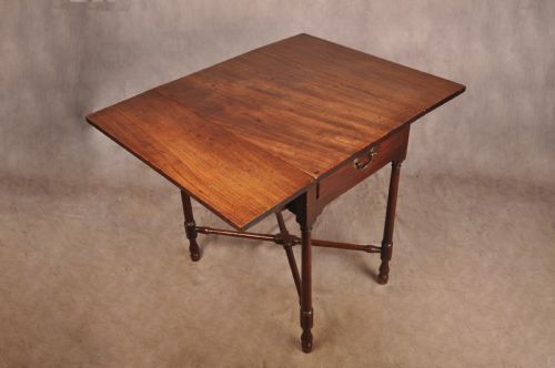 BEAUTIFUL SMALL 18TH CENTURY MAHOGANY PEMBROKE TABLE - ADDITIONAL PHOTO 5