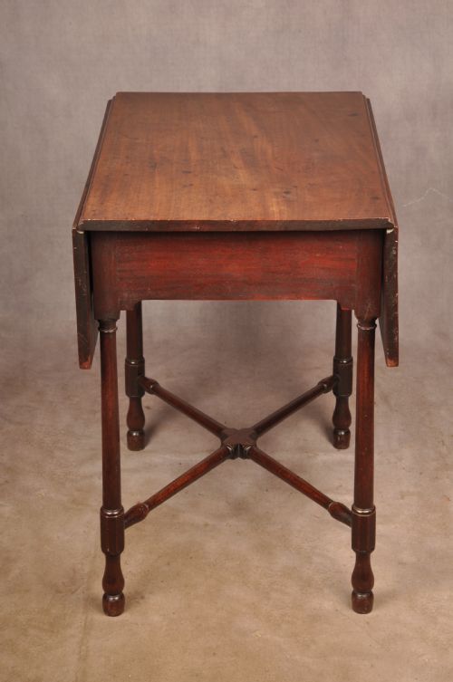 BEAUTIFUL SMALL 18TH CENTURY MAHOGANY PEMBROKE TABLE - ADDITIONAL PHOTO 8
