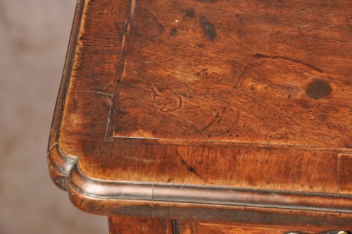 EARLY GEORGE II WALNUT LOWBOY SIDE TABLE - ADDITIONAL PHOTO 7