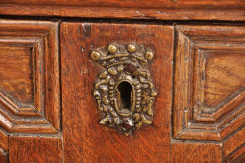 A RARE CHARLES II OAK CHEST OF DRAWERS - ADDITIONAL PHOTO 3