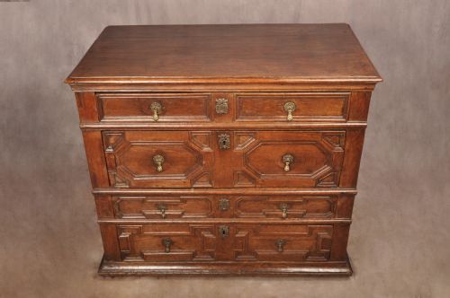 A RARE CHARLES II OAK CHEST OF DRAWERS - ADDITIONAL PHOTO 5