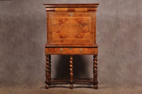IMPORTANT 17TH CENTURY ARABESQUESEAWEED MARQUETRY ESCRITOIRE ON STAND - ADDITIONAL PHOTO 1