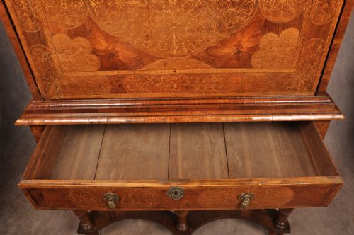 IMPORTANT 17TH CENTURY ARABESQUESEAWEED MARQUETRY ESCRITOIRE ON STAND - ADDITIONAL PHOTO 2