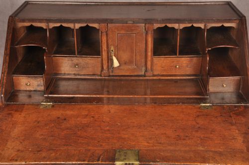 QUEEN ANNE OAK BUREAU - ADDITIONAL PHOTO 2