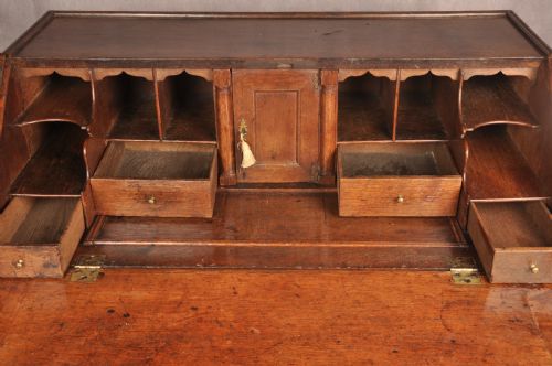 QUEEN ANNE OAK BUREAU - ADDITIONAL PHOTO 5