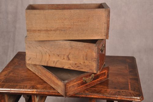 RARE EARLY 18TH CENTURY WALNUT LOWBOY - ADDITIONAL PHOTO 8