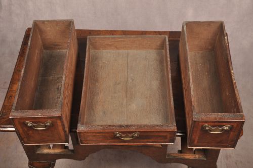 RARE EARLY 18TH CENTURY WALNUT LOWBOY - ADDITIONAL PHOTO 9