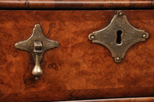 17TH CENTURY BURR WALNUT BUREAU CABINET - ADDITIONAL PHOTO 3