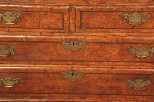 EXCEPTIONAL EARLY 18TH CENTURY BURR ELM BUREAU - ADDITIONAL PHOTO 12