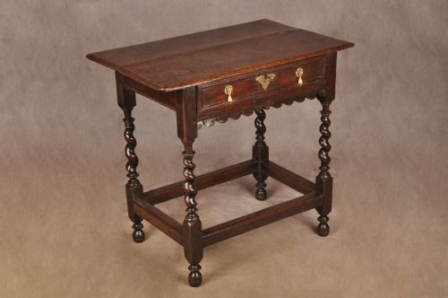 SMALL 17TH CENTURY OAK SIDE TABLE - ADDITIONAL PHOTO 1