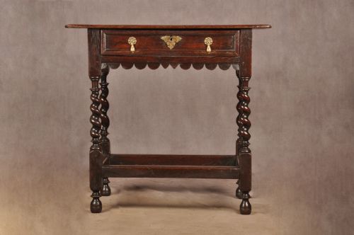 SMALL 17TH CENTURY OAK SIDE TABLE - ADDITIONAL PHOTO 2
