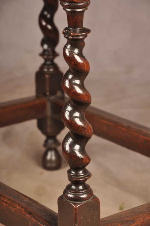 SMALL 17TH CENTURY OAK SIDE TABLE - ADDITIONAL PHOTO 10