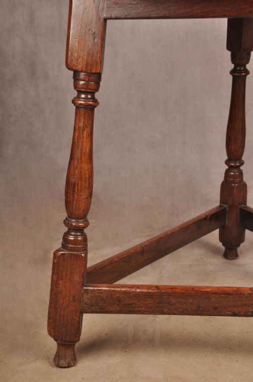 RARE 18TH CENTURY OAK AND ELM CRICKET TABLE - ADDITIONAL PHOTO 3