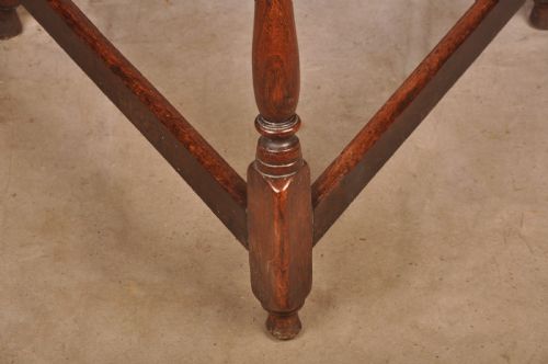 RARE 18TH CENTURY OAK AND ELM CRICKET TABLE - ADDITIONAL PHOTO 4