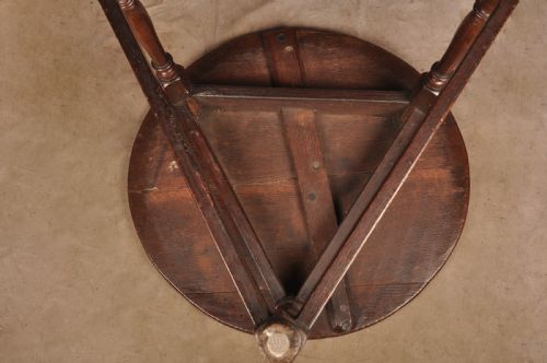 RARE 18TH CENTURY OAK AND ELM CRICKET TABLE - ADDITIONAL PHOTO 9