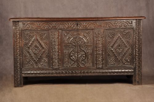 SUPERB 17TH CENTURY OAK COFFER - ADDITIONAL PHOTO 1