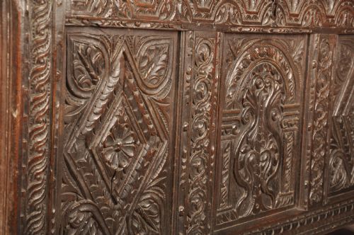 SUPERB 17TH CENTURY OAK COFFER - ADDITIONAL PHOTO 3