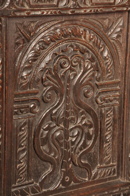 SUPERB 17TH CENTURY OAK COFFER - ADDITIONAL PHOTO 5