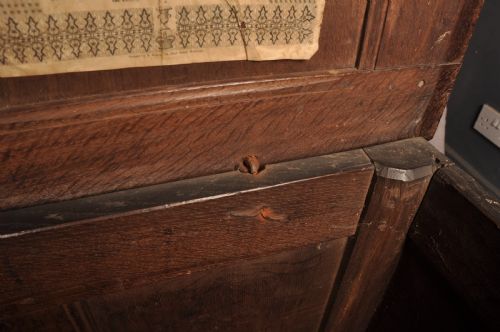 SUPERB 17TH CENTURY OAK COFFER - ADDITIONAL PHOTO 9
