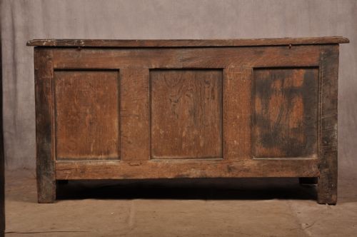 SUPERB 17TH CENTURY OAK COFFER - ADDITIONAL PHOTO 13