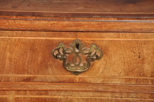 MID 18TH CENTURY WALNUT CHEST OF DRAWERS - ADDITIONAL PHOTO 1