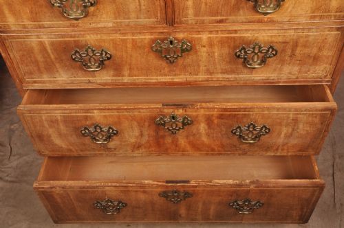 MID 18TH CENTURY WALNUT CHEST OF DRAWERS - ADDITIONAL PHOTO 7