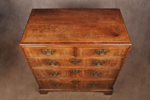 MID 18TH CENTURY WALNUT CHEST OF DRAWERS - ADDITIONAL PHOTO 10