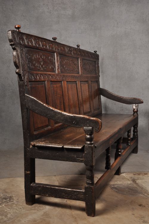 RARE 17TH CENTURY OAK SETTLE - ADDITIONAL PHOTO 8