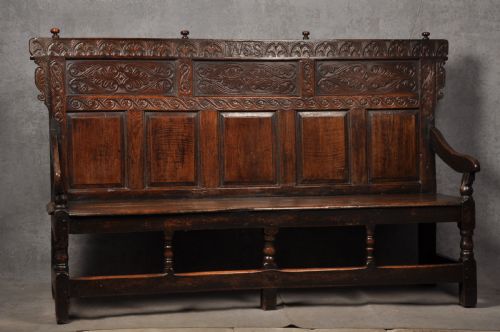 RARE 17TH CENTURY OAK SETTLE - ADDITIONAL PHOTO 13