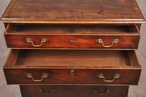 SMALL 18TH CENTURY MAHOGANY CHEST OF DRAWERS - ADDITIONAL PHOTO 2