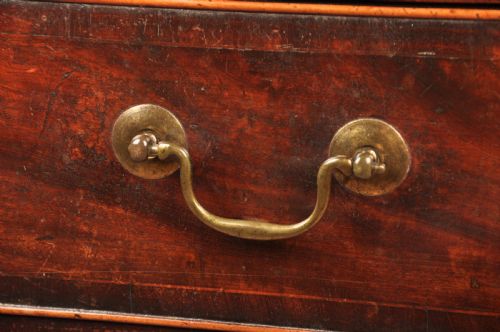 SMALL 18TH CENTURY MAHOGANY CHEST OF DRAWERS - ADDITIONAL PHOTO 3